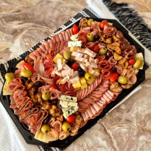 Platou Tradițional cu Produse Premium din Carne (1 KG - 4 Persoane)